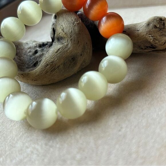Elegant Orange and ivory cat eye Beaded Bracelet 7inch 12/13mm handmade - Picture 3 of 4